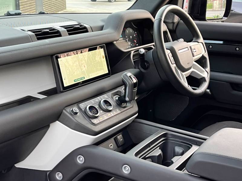 Land Rover Defender 90   Registered:2023(73)