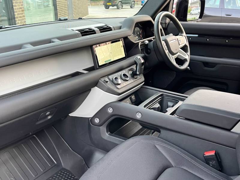 Land Rover Defender 90   Registered:2023(73)