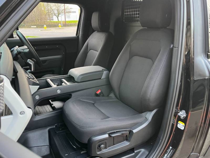 Land Rover Defender 90   Registered:2023(73)