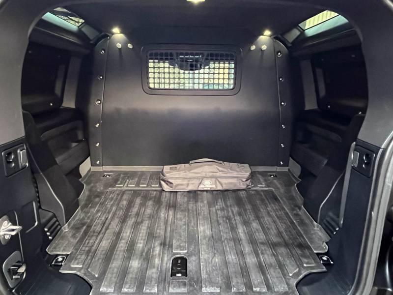 Land Rover Defender 90   Registered:2023(73)