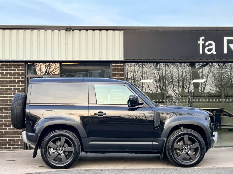 Land Rover Defender 90   Registered:2023(73)