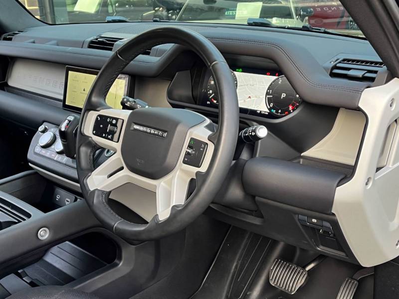 Land Rover Defender 90   Registered:2023(73)