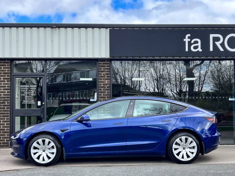 Tesla Model 3   Registered:2021(21)