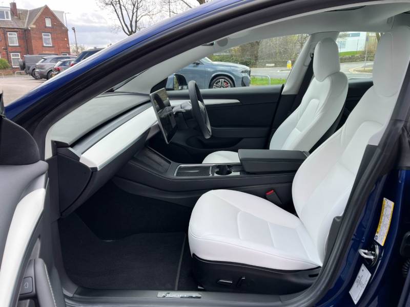 Tesla Model 3   Registered:2021(21)