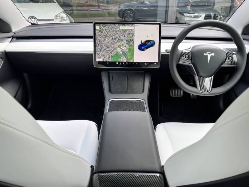 Tesla Model 3   Registered:2021(21)