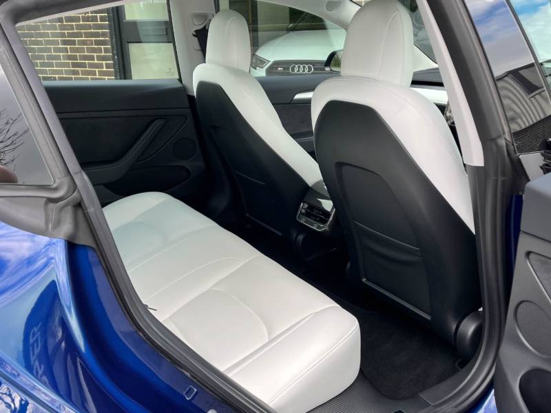 Tesla Model 3   Registered:2021(21)