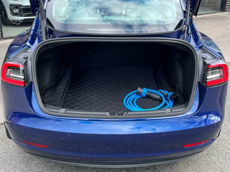 Tesla Model 3   Registered:2021(21)