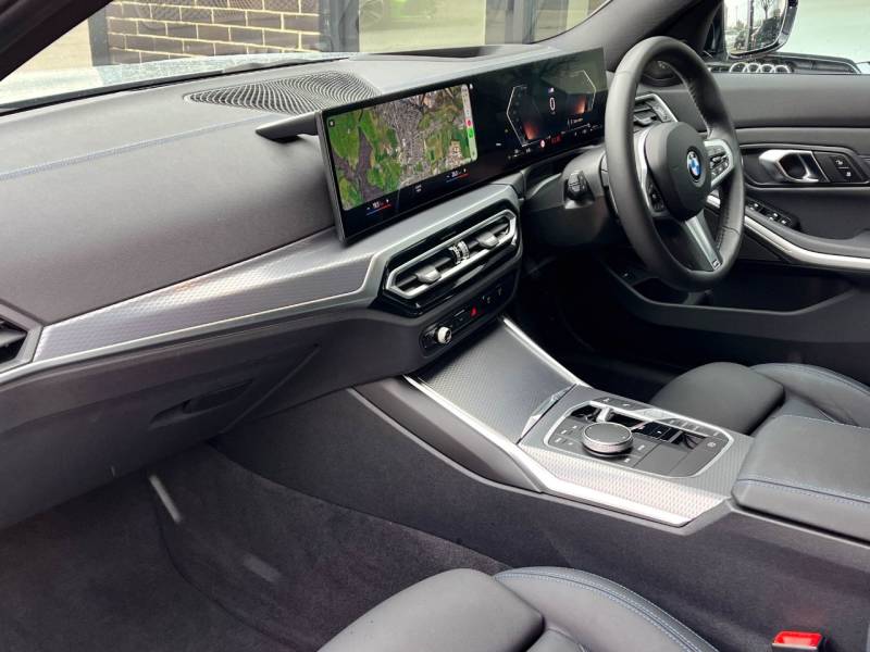 BMW 3 Series   Registered:2024(24)