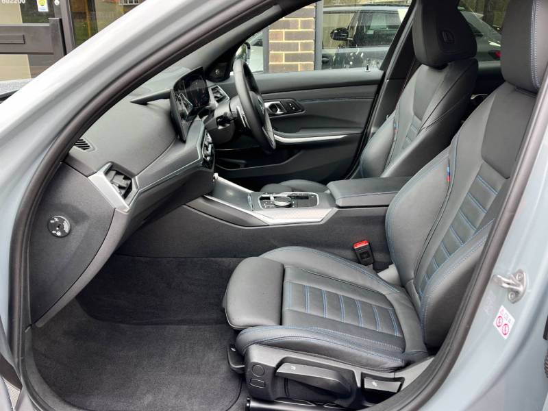 BMW 3 Series   Registered:2024(24)