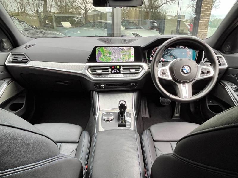 BMW 3 Series   Registered:2021(21)