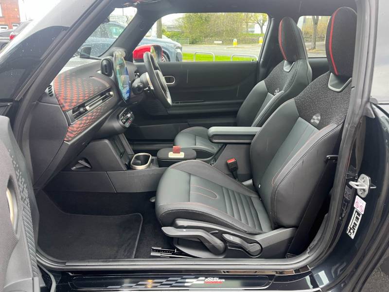 MINI Cooper   Registered:2024(24)