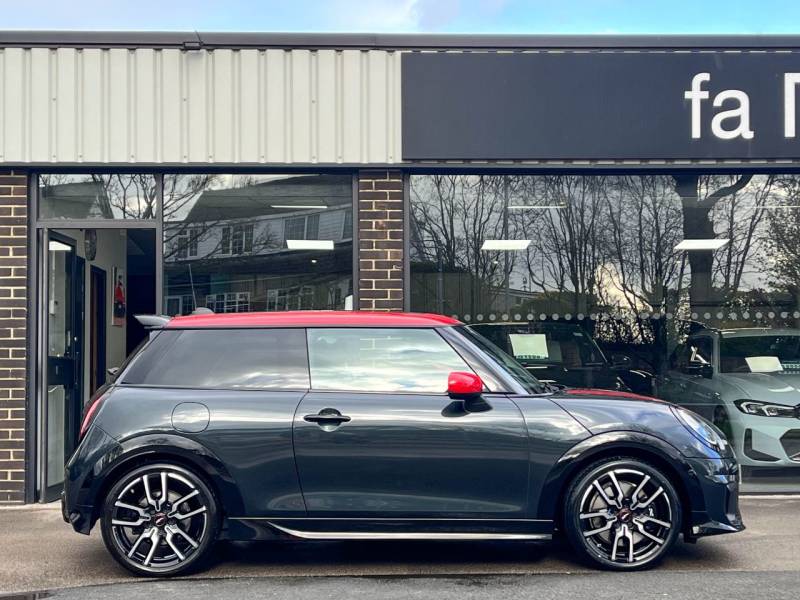MINI Cooper   Registered:2024(24)