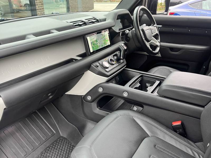 Land Rover Defender 110   Registered:2021(21)