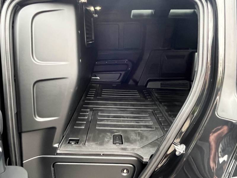 Land Rover Defender 110   Registered:2021(21)