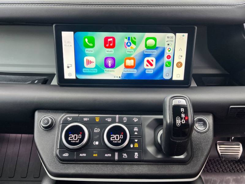 Land Rover Defender 110   Registered:2021(21)