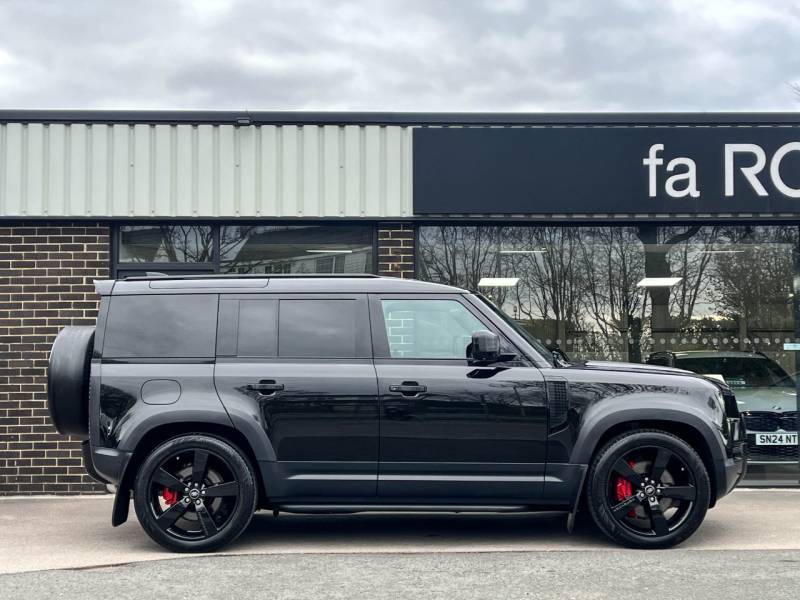 Land Rover Defender 110   Registered:2021(21)