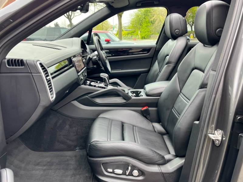 Porsche Cayenne   Registered:2021(21)