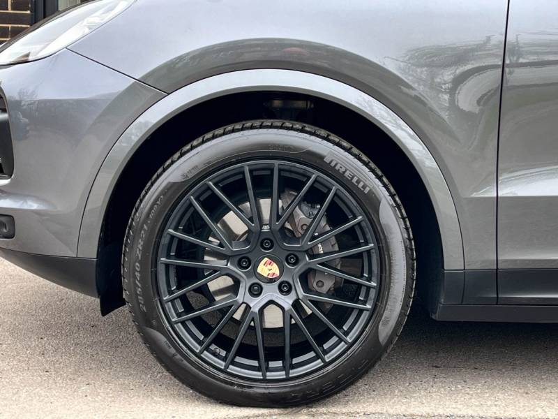 Porsche Cayenne   Registered:2021(21)