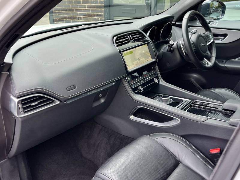 Jaguar F Pace   Registered:2019(19)