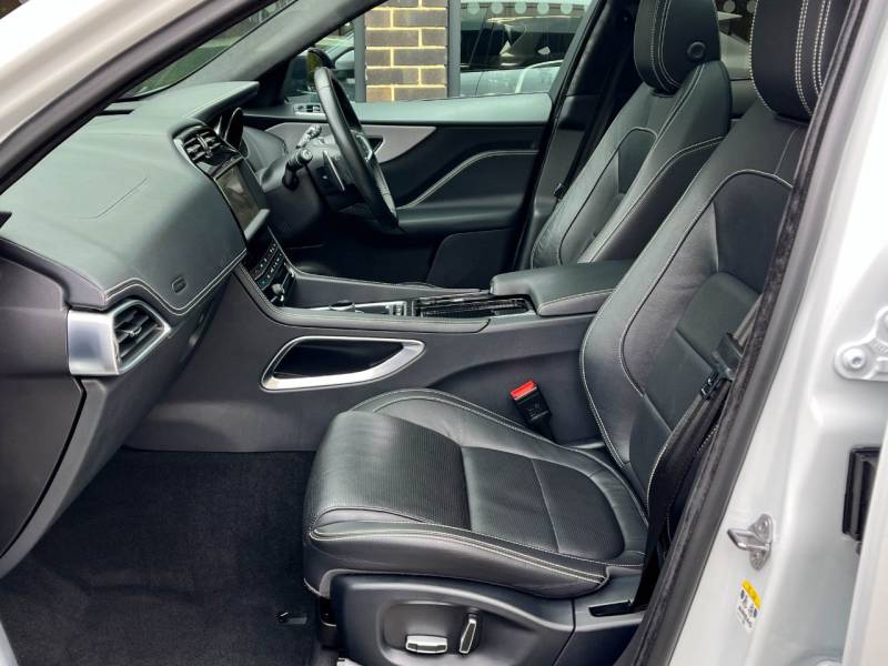 Jaguar F Pace   Registered:2019(19)