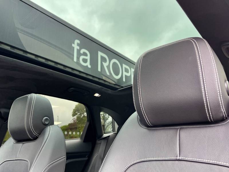 Jaguar F Pace   Registered:2019(19)