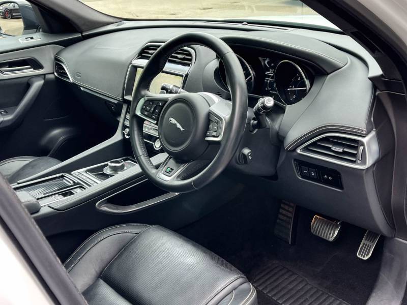 Jaguar F Pace   Registered:2019(19)