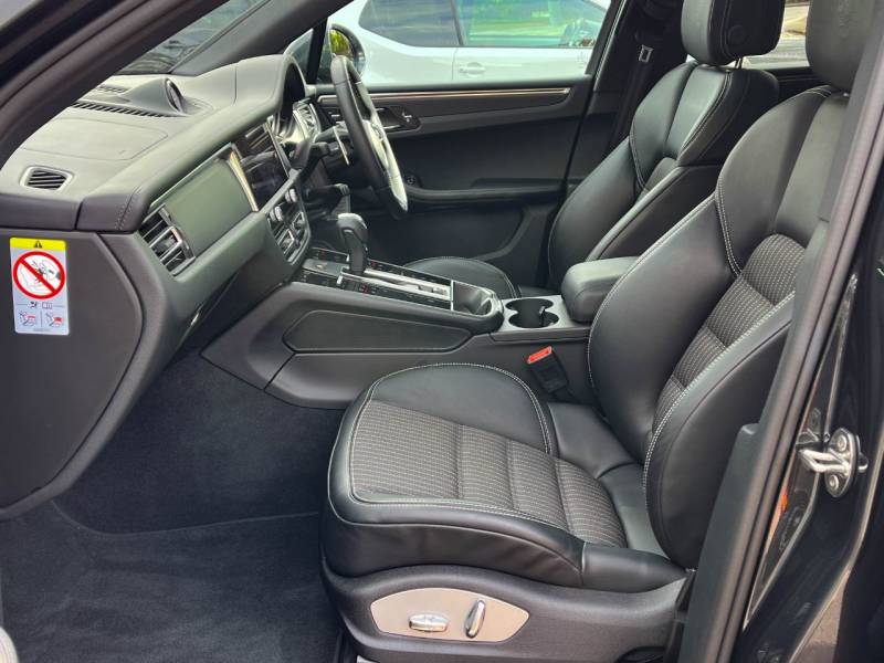 Porsche Macan   Registered:2024(24)