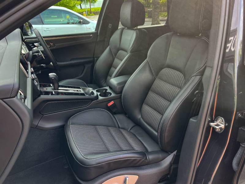 Porsche Macan   Registered:2024(24)