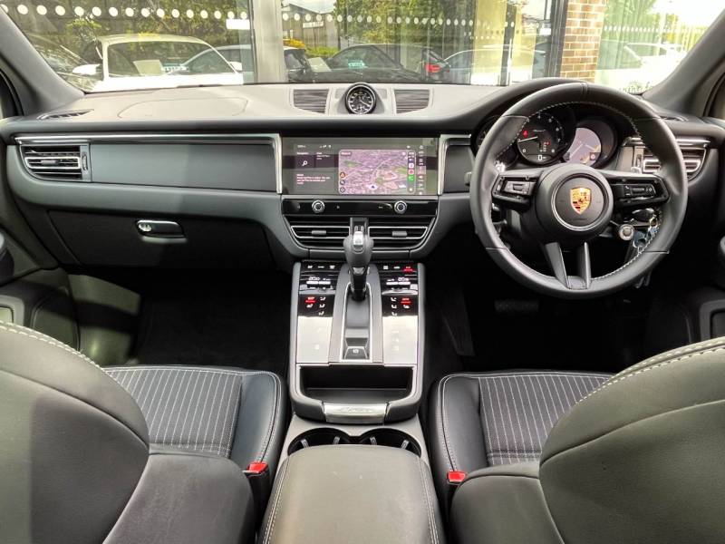 Porsche Macan   Registered:2024(24)