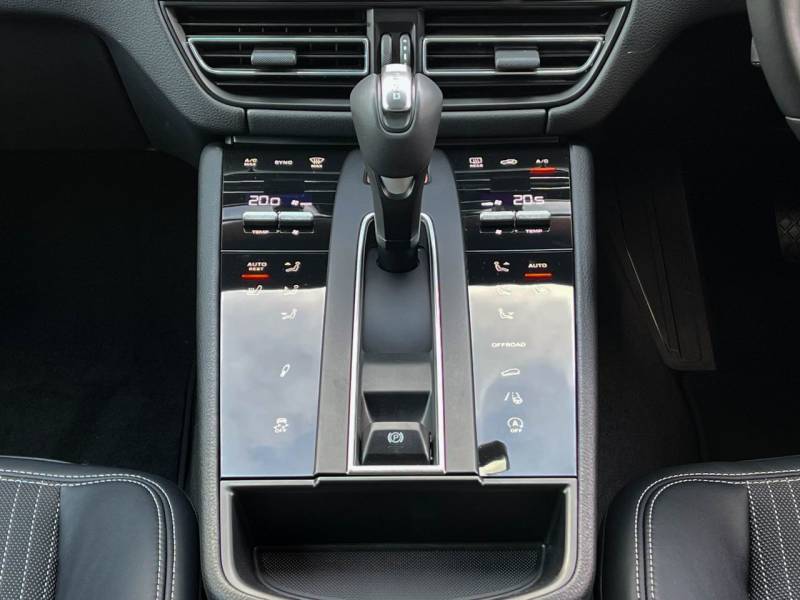 Porsche Macan   Registered:2024(24)