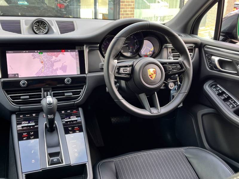 Porsche Macan   Registered:2024(24)