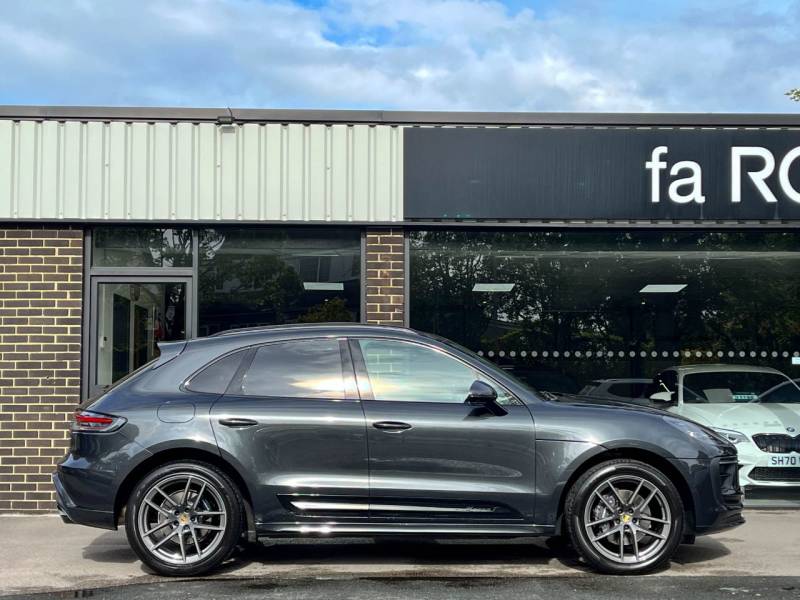 Porsche Macan   Registered:2024(24)