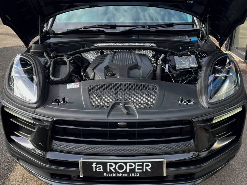 Porsche Macan   Registered:2024(24)