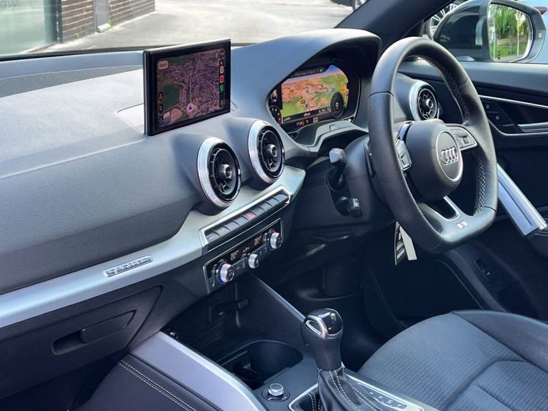 Audi SQ2   Registered:2022(22)