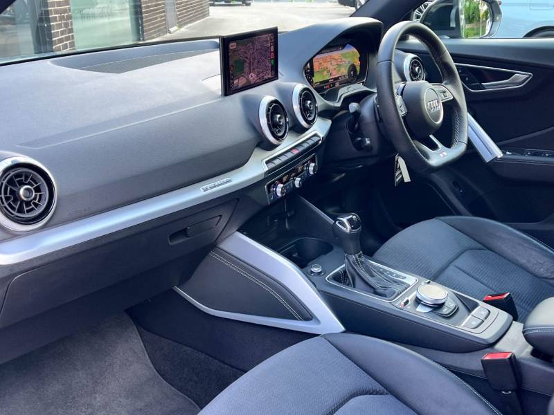 Audi SQ2   Registered:2022(22)