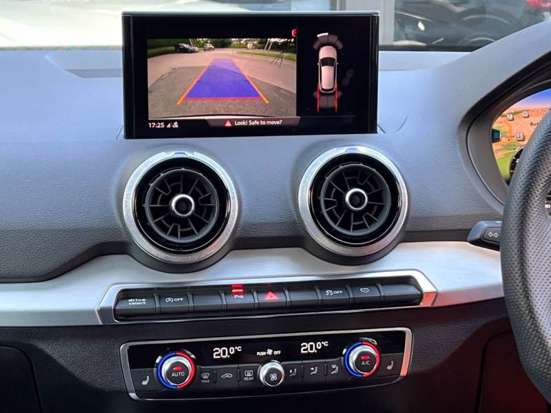 Audi SQ2   Registered:2022(22)