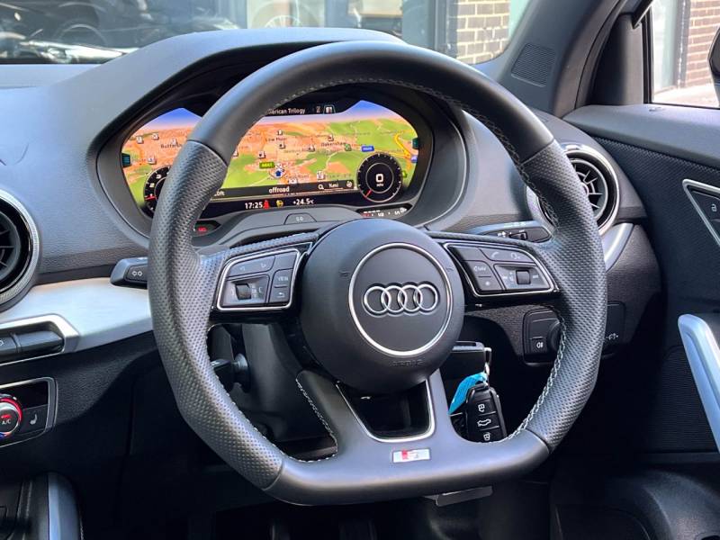 Audi SQ2   Registered:2022(22)