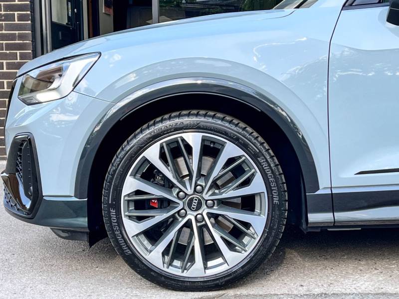 Audi SQ2   Registered:2022(22)