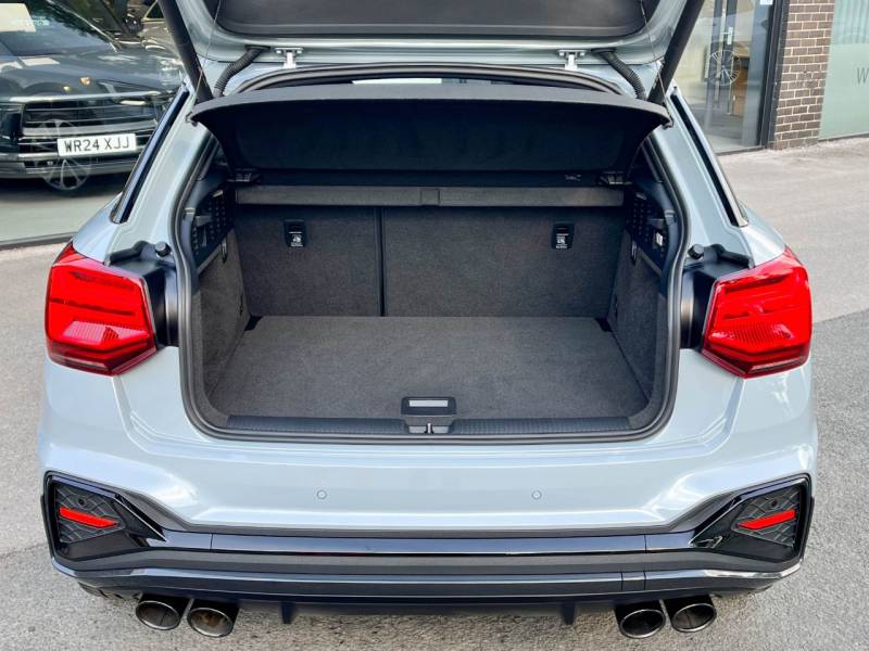 Audi SQ2   Registered:2022(22)