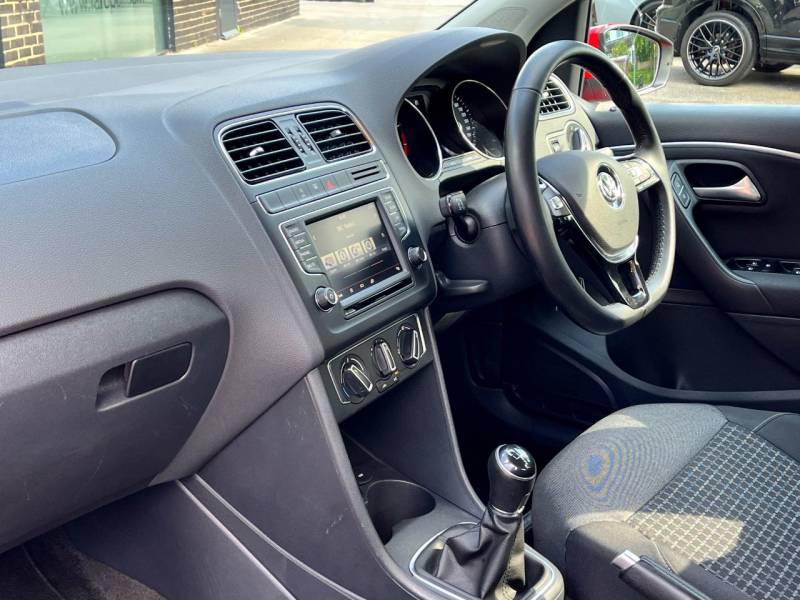 Volkswagen Polo   Registered:2016(16)
