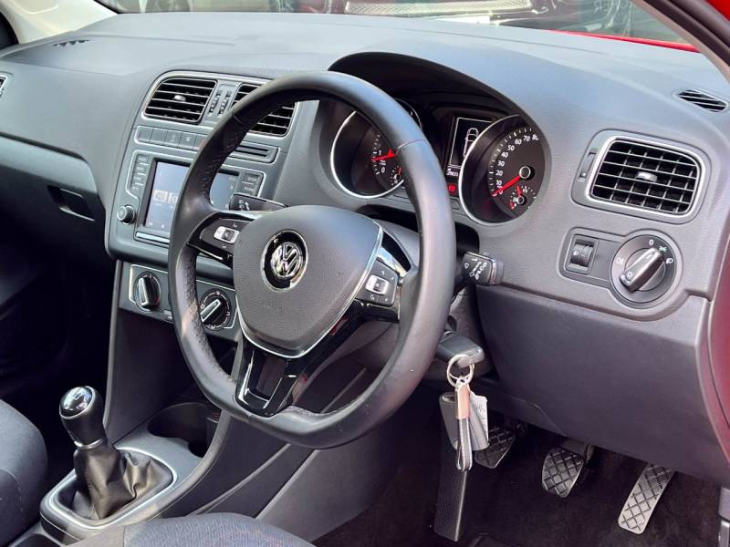 Volkswagen Polo   Registered:2016(16)