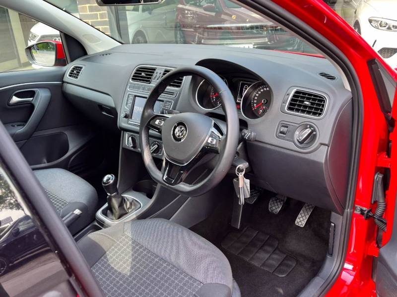 Volkswagen Polo   Registered:2016(16)