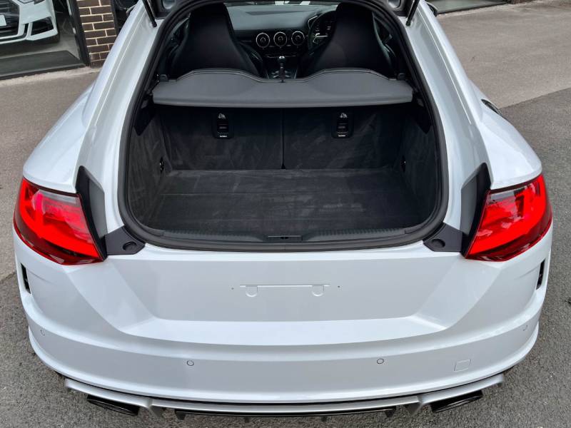 Audi TT RS   Registered:2019(19)