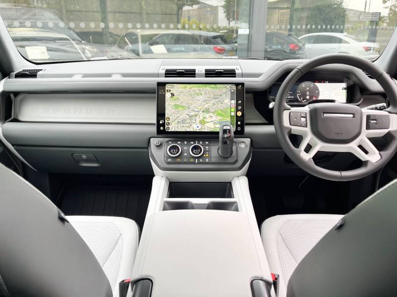 Land Rover Defender 110   Registered:2025(75)