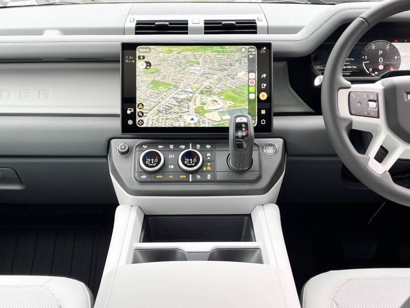 Land Rover Defender 110   Registered:2025(75)