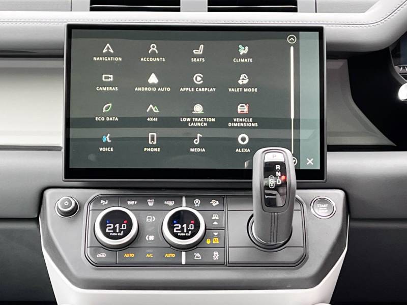 Land Rover Defender 110   Registered:2025(75)