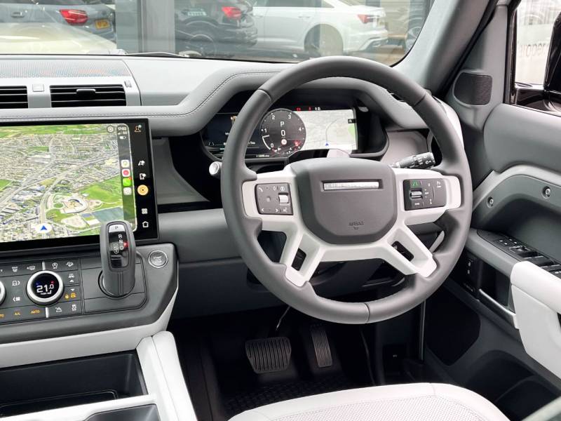 Land Rover Defender 110   Registered:2025(75)