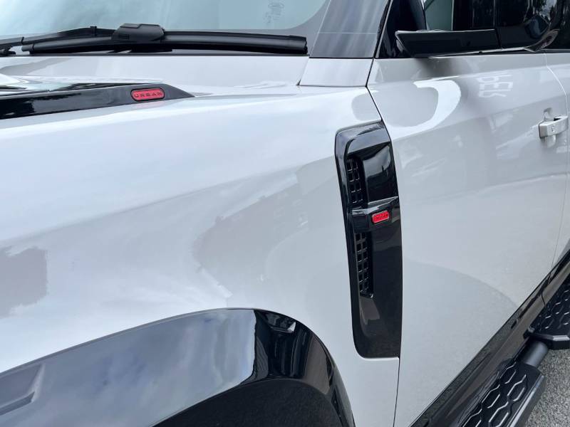Land Rover Defender 110   Registered:2025(75)