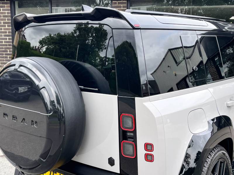 Land Rover Defender 110   Registered:2025(75)