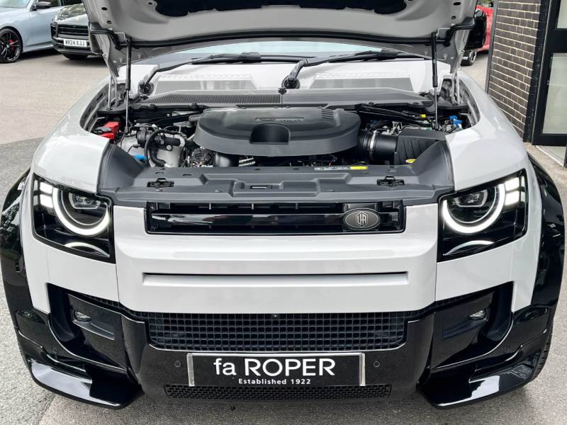 Land Rover Defender 110   Registered:2025(75)